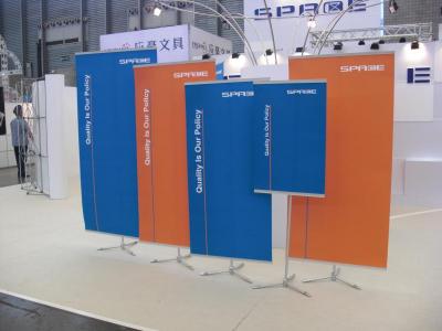 Trio bannerstand_Space